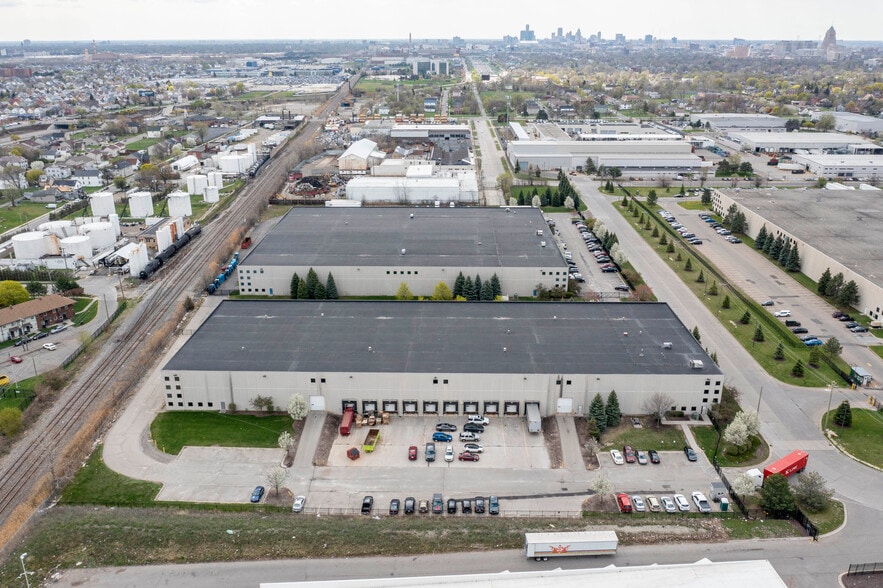 12225 Oakland Park Boulevard, Highland Park, MI for lease - Building Photo - Image 1 of 5