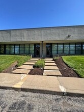 10401 Baur Blvd, Olivette, MO à louer Photo du bâtiment- Image 1 de 14