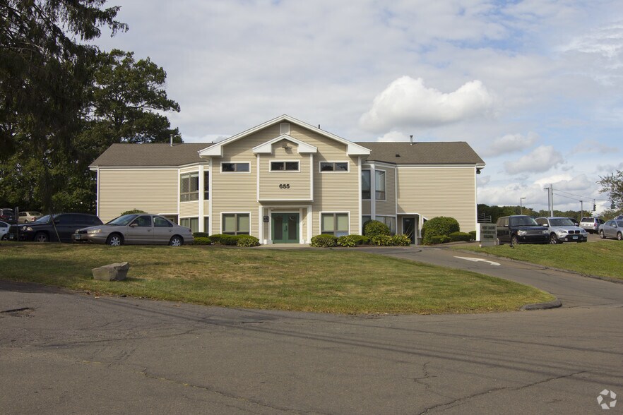 655 Saw Mill Rd, West Haven, CT à vendre - Photo du bâtiment - Image 3 de 33