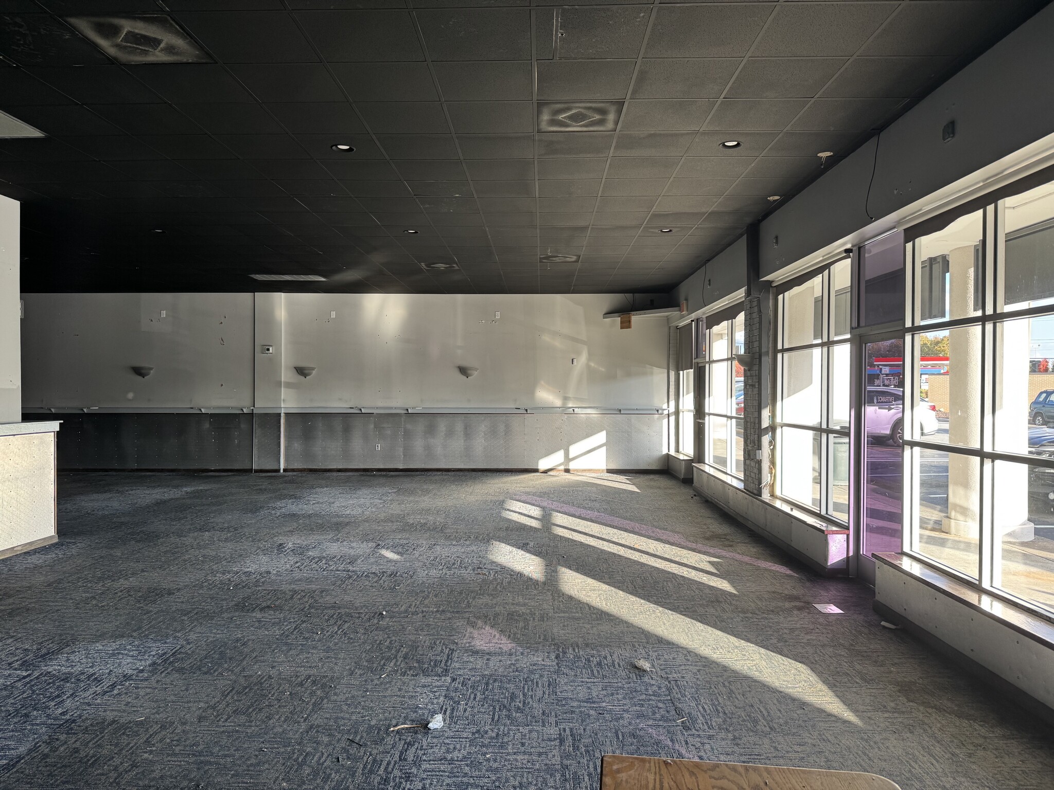 416-420 Jonestown Rd, Winston-Salem, NC for lease Interior Photo- Image 1 of 6