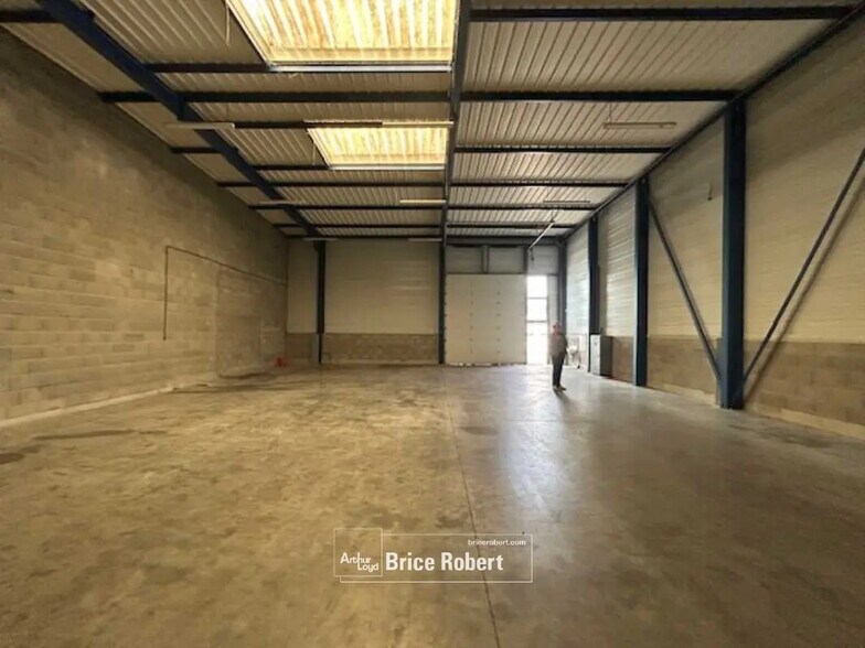 Flex in Décines-Charpieu for lease - Interior Photo - Image 2 of 6
