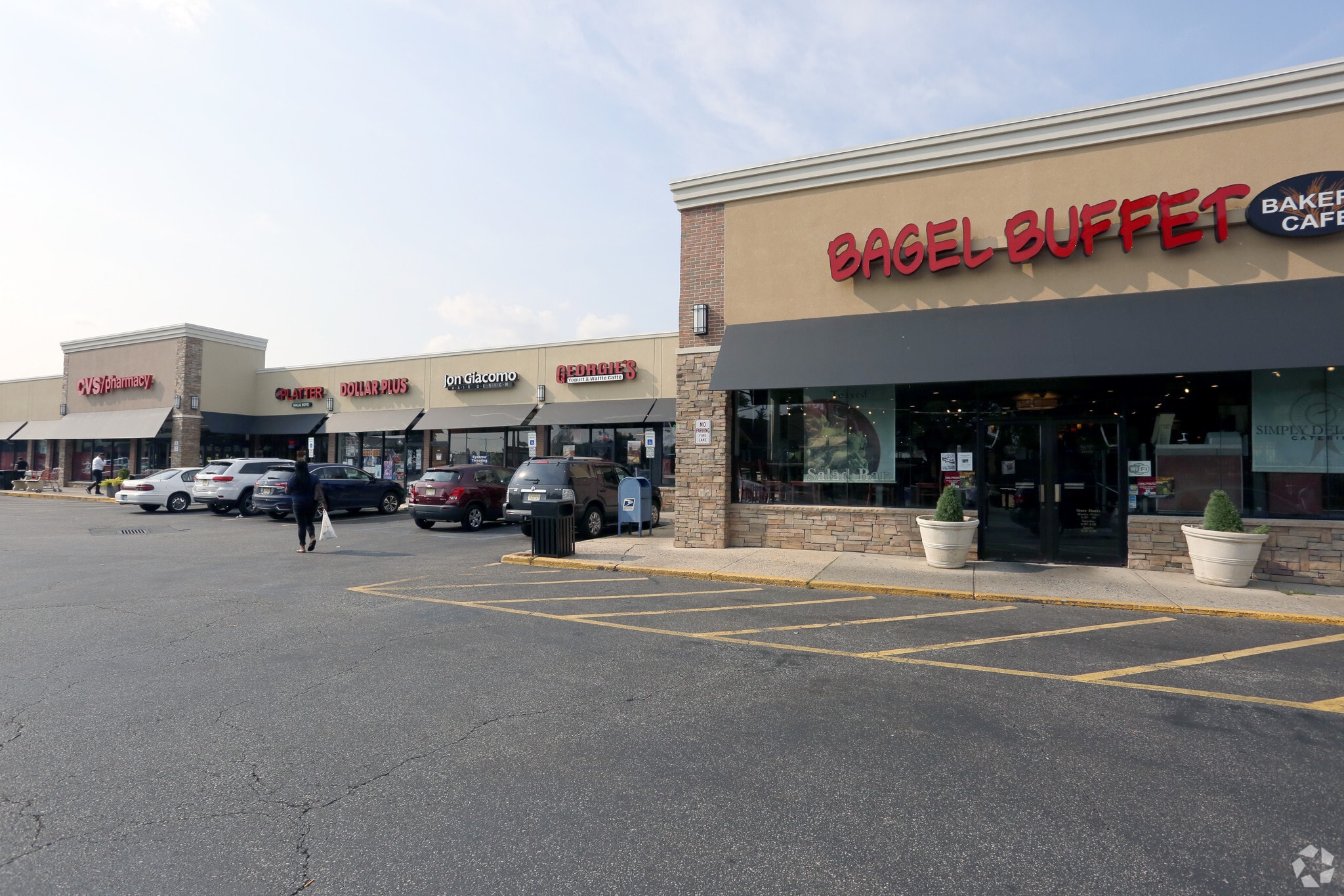 93-123 Plaza Ctr, Secaucus, NJ à louer Photo du bâtiment- Image 1 de 13