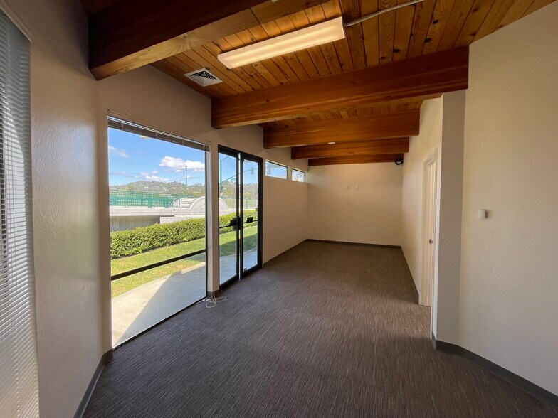 1363-1375 S Eliseo Dr, Larkspur, CA à louer - Photo du bâtiment - Image 3 de 15