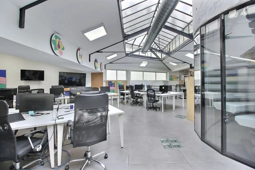 27 Rue De Citeaux, Paris à louer - Photo du bâtiment - Image 3 de 11