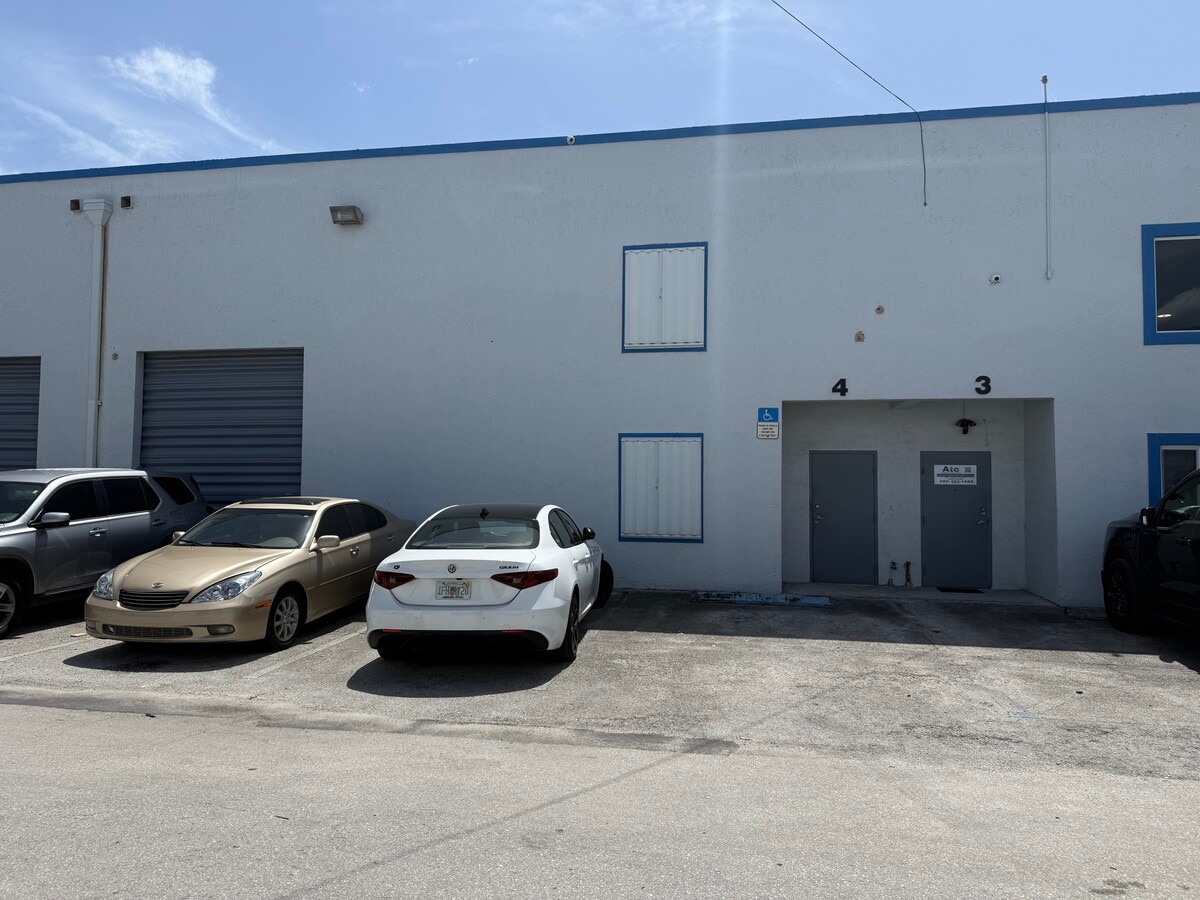 2205 W 80th St, Hialeah, FL 33016 - Unit 4 - - Interior Photo - Image 1 of 7
