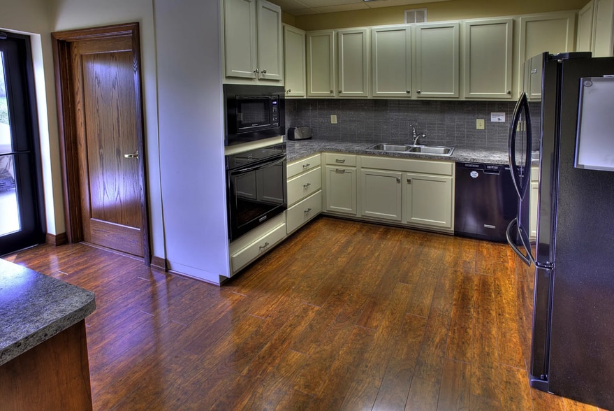 6325 Main St, Buffalo, NY for lease - Interior Photo - Image 2 of 5