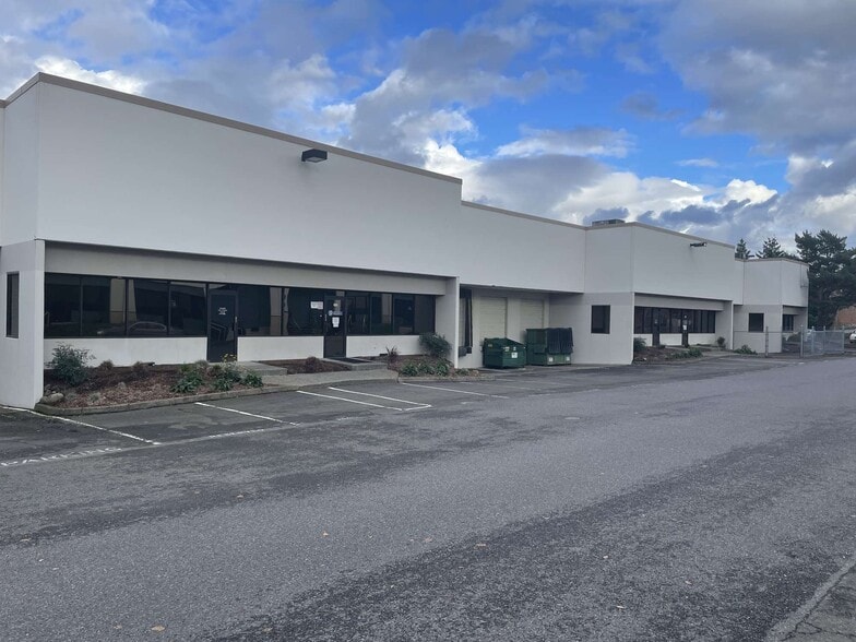 21910-21968 NE Glisan St, Gresham, OR for lease - Building Photo - Image 2 of 3