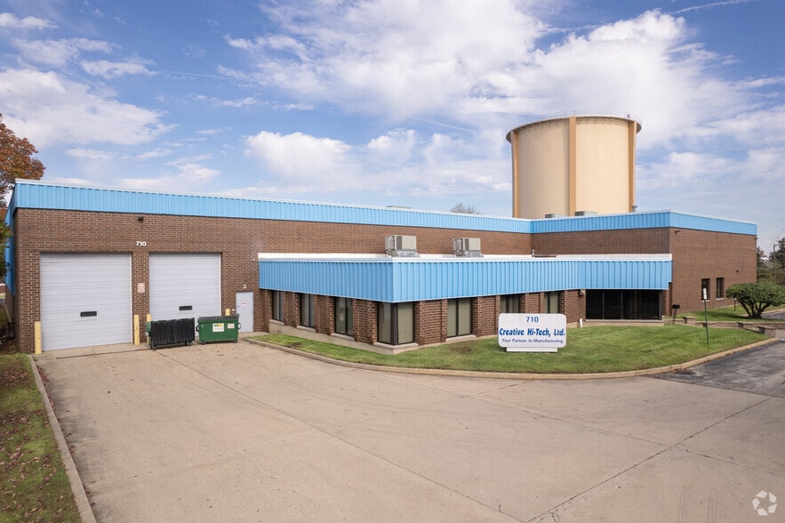 710 E Cooper Ct, Schaumburg, IL for lease - Building Photo - Image 2 of 5