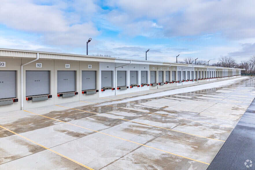 1701 Transit Way, Montgomery, IL à louer - Photo du bâtiment - Image 2 de 5