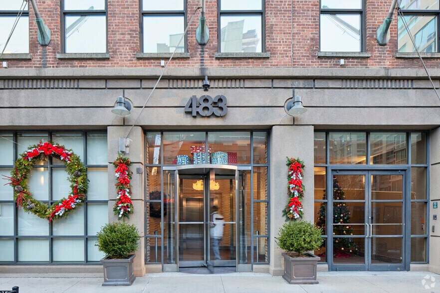 483 Tenth Ave, New York, NY à louer - Photo du bâtiment - Image 2 de 4