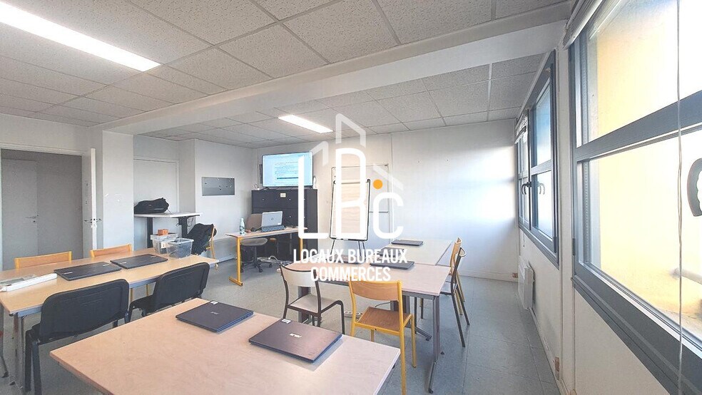 15 Avenue Louise Michel, Rezé à louer - Photo du bâtiment - Image 3 de 9