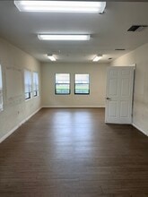421 Commercial Ct, Venice, FL for lease Interior Photo- Image 2 of 11