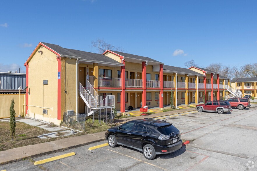 4709 Spencer Hwy, Pasadena, TX à vendre - Photo du bâtiment - Image 2 de 4