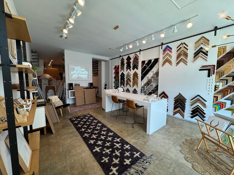 2863-2867 S Robertson Blvd, Los Angeles, CA à louer - Photo du bâtiment - Image 3 de 13