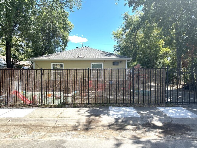 Plus de détails pour 4630 13th Ave, Sacramento, CA - Multi-résidentiel à vendre