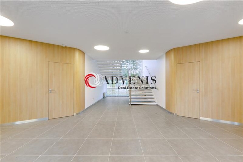 Office in Orly for lease Lobby- Image 1 of 8