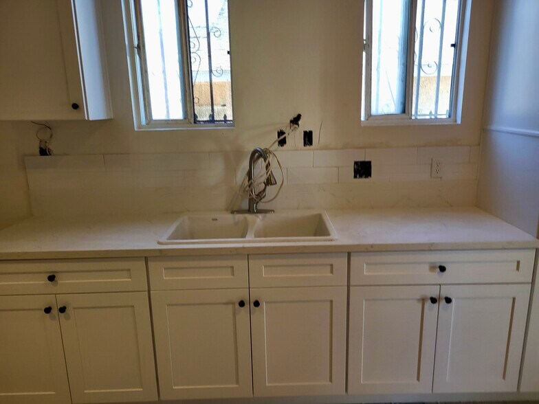 8930 S Vermont Ave, Los Angeles, CA à vendre - Photo du bâtiment - Image 2 de 45