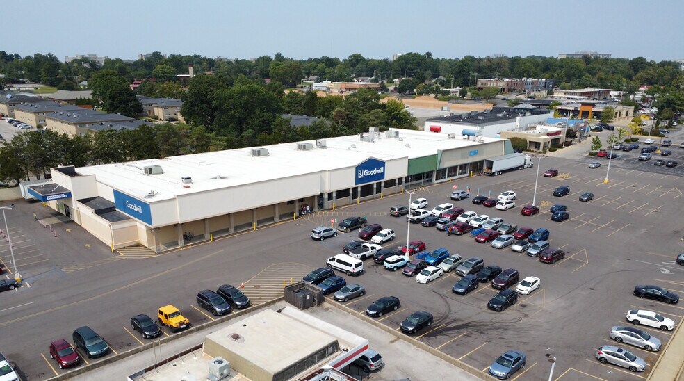 510 S College Mall Rd, Bloomington, IN à louer - Photo du bâtiment - Image 2 de 6