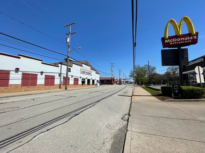 1017 4th Ave, Coraopolis, PA for sale - Building Photo - Image 2 of 14