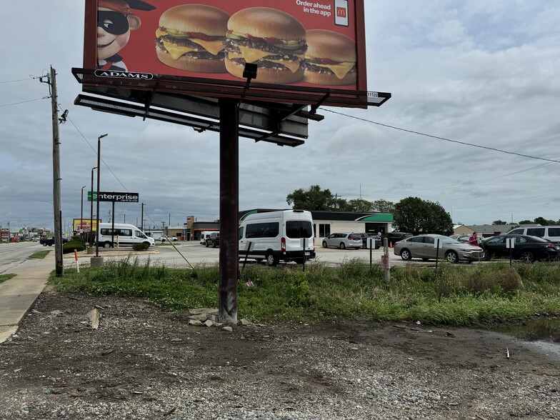 1212 N Prospect Ave, Champaign, IL for sale - Building Photo - Image 3 of 3