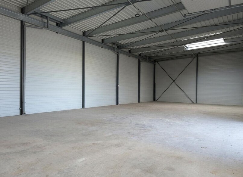 Industrial in Creil for lease - Building Photo - Image 3 of 9