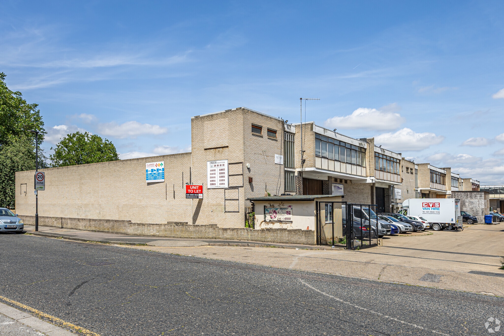 Felixstowe Rd, Londres à louer Photo du bâtiment- Image 1 de 9