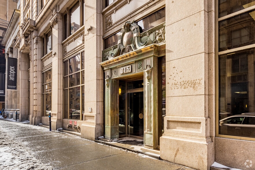 215 Rue Saint-Jacques, Montréal, QC à louer - Photo du bâtiment - Image 3 de 44