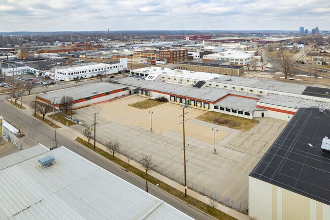 Plus de détails pour 1500 Buchanan Ave SW, Grand Rapids, MI - Industriel à louer