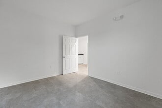8100 Memorial Pky SW, Huntsville, AL for lease Interior Photo- Image 2 of 9
