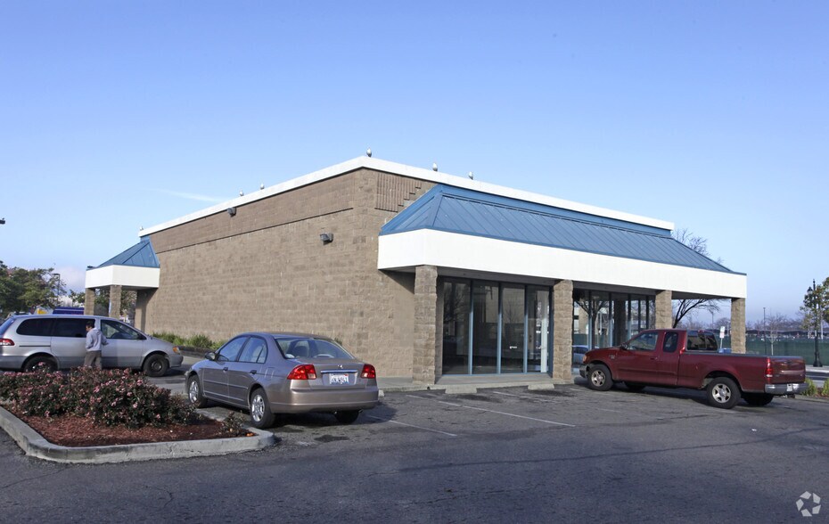 1190-1350 Macdonald Ave, Richmond, CA à louer - Photo principale - Image 3 de 6