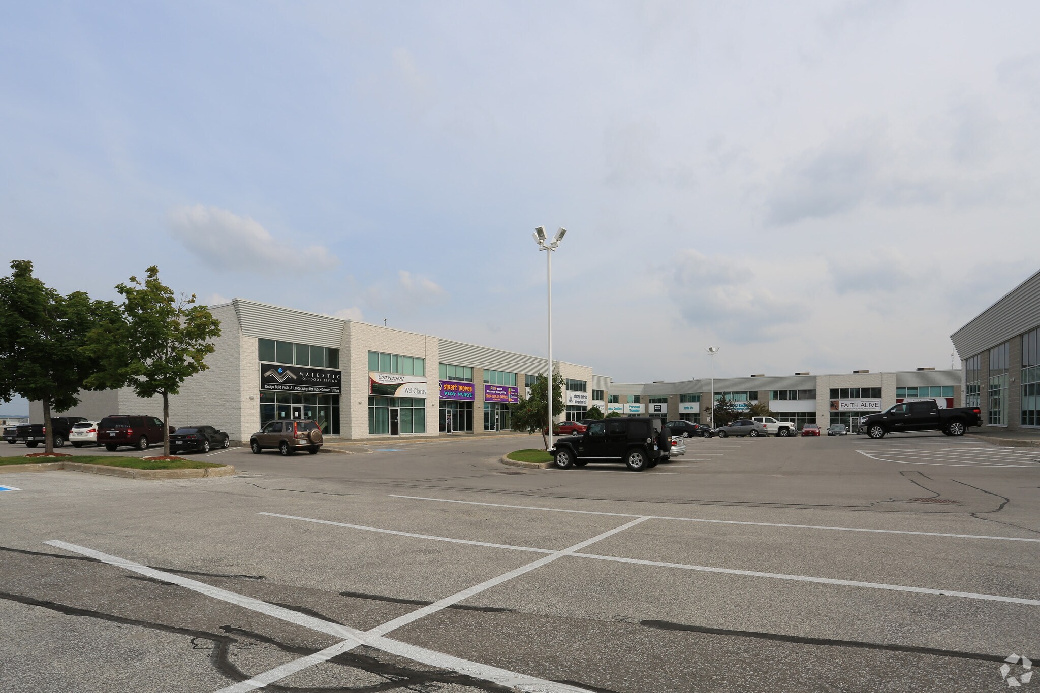 565 Bryne Dr, Barrie, ON à vendre Photo principale- Image 1 de 1