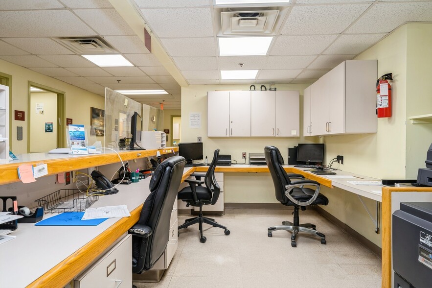 680 Broadway, Paterson, NJ à louer - Photo intérieure - Image 3 de 69