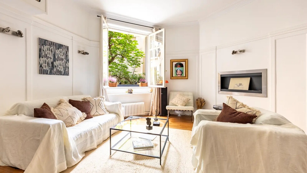 Office in Paris for sale - Building Photo - Image 2 of 8