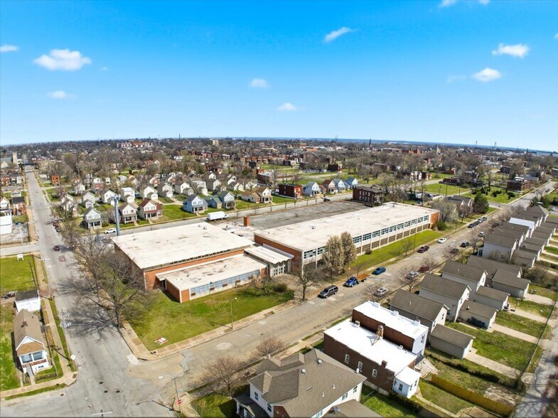3923-3955 Saint Ferdinand Ave, Saint Louis, MO à vendre - Photo du bâtiment - Image 2 de 19