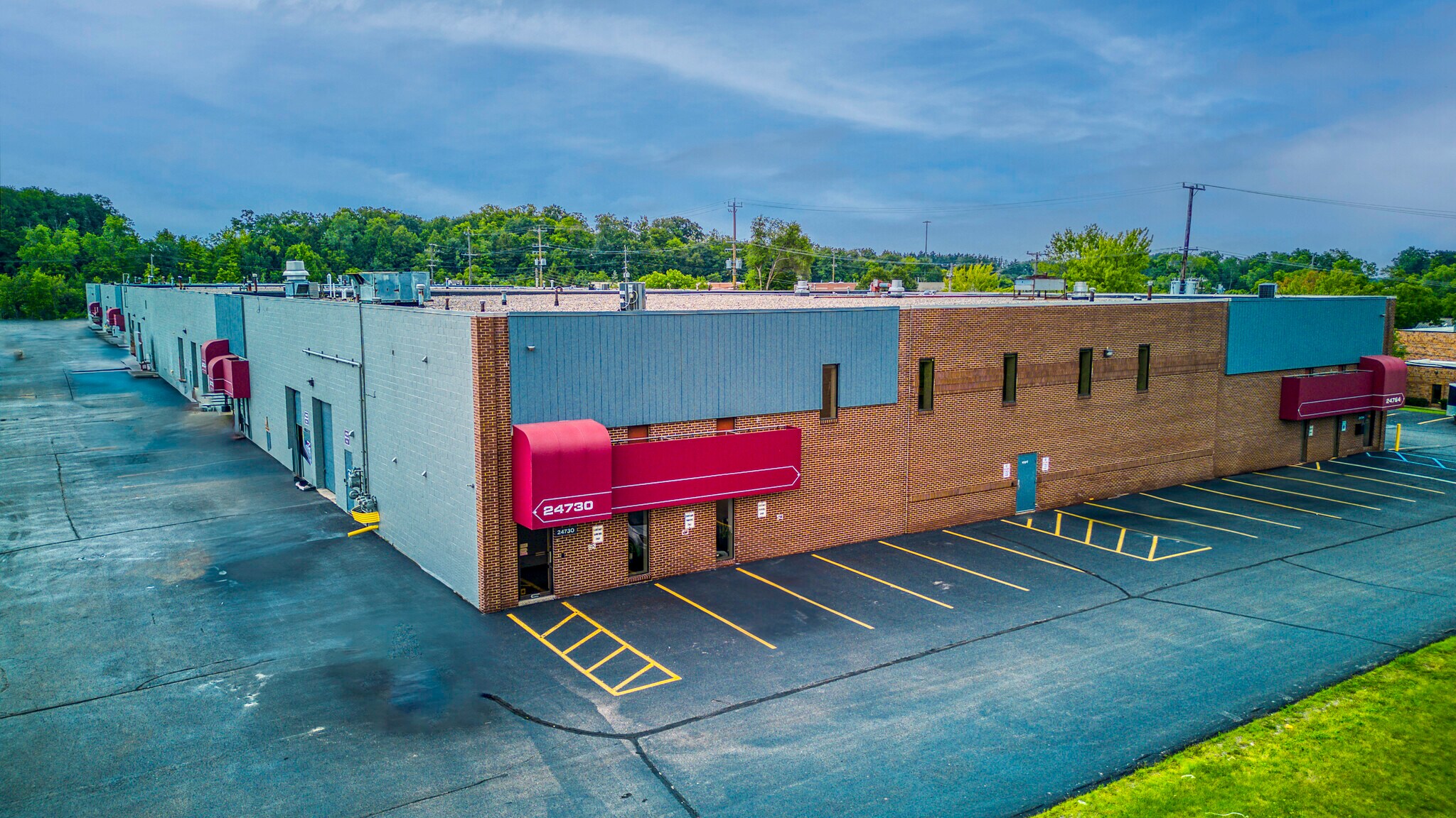 24730-24804 Crestview Ct, Farmington Hills, MI à louer Photo principale- Image 1 de 7