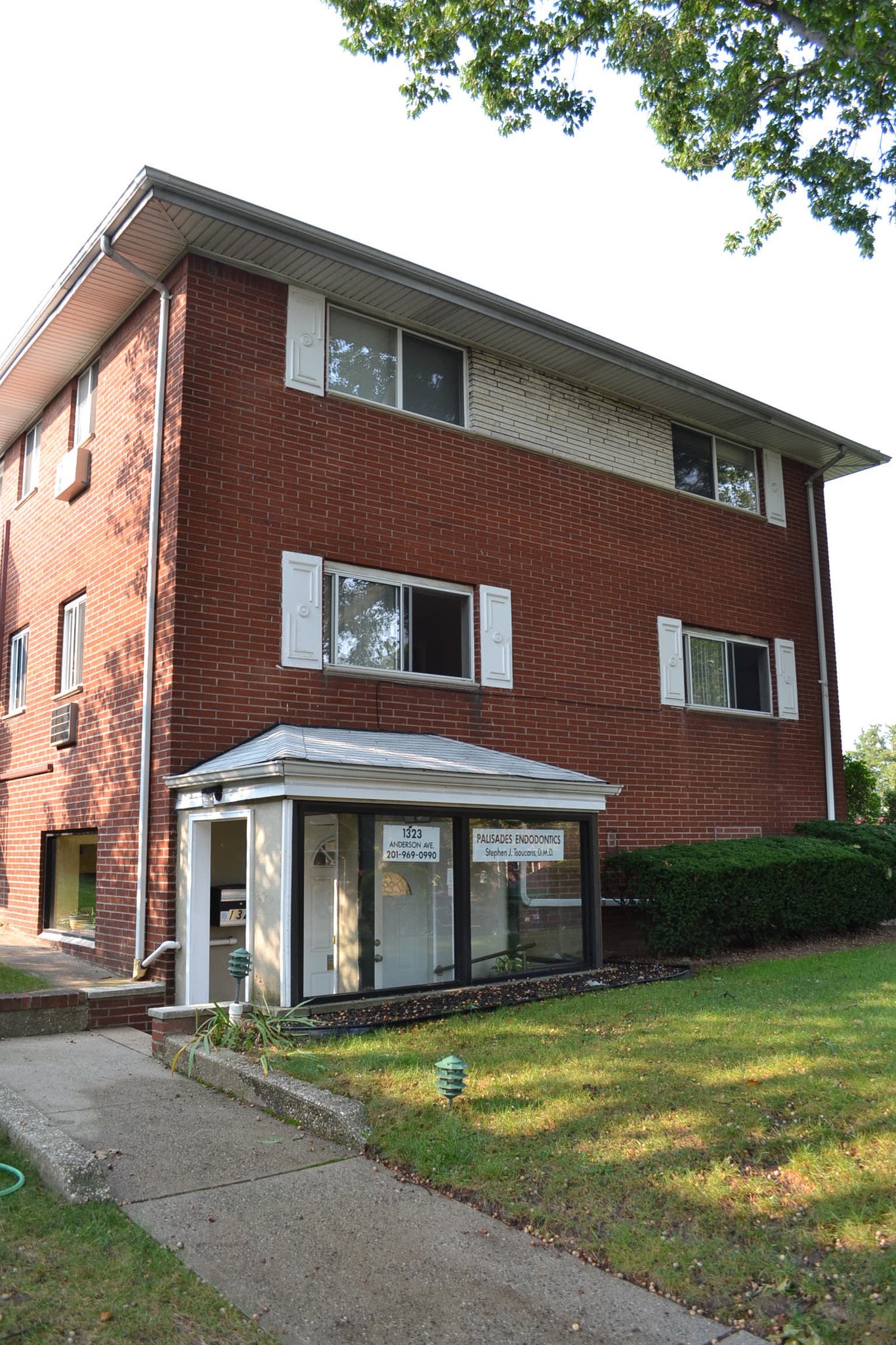 1323 Anderson Ave, Fort Lee, NJ for sale Building Photo- Image 1 of 6