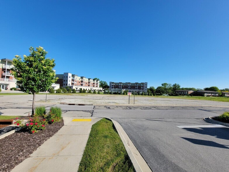 S74W17084 Janesville Rd, Muskego, WI à vendre - Photo du bâtiment - Image 2 de 3