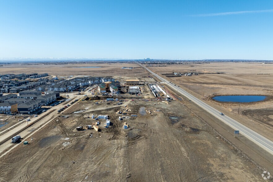 1 Merganser Dr W, Chestermere, AB à louer - Aérien - Image 3 de 4