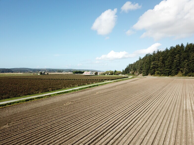 12672 Staffanson Ln, Mount Vernon, WA à vendre - Photo du bâtiment - Image 2 de 13