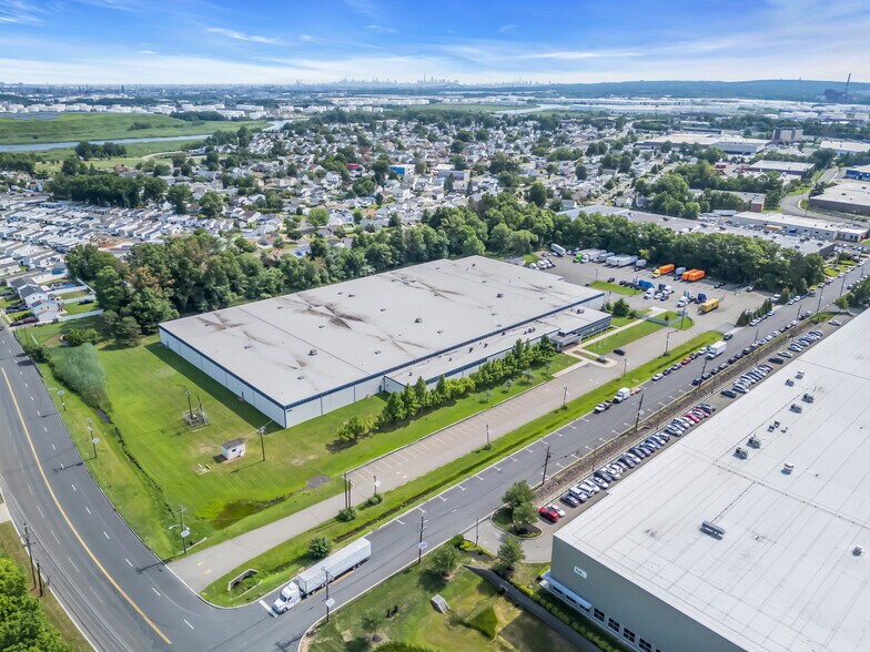 100 Milik St, Carteret, NJ à louer - Photo du bâtiment - Image 3 de 3