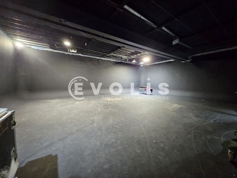 Local d'activités dans Ivry-sur-Seine à vendre - Photo du bâtiment - Image 2 de 25
