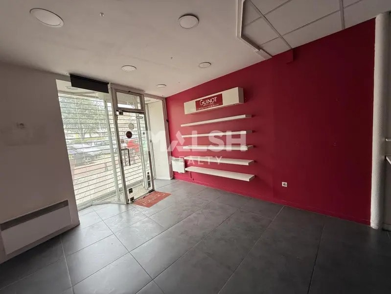 Retail in Le Chambon-Feugerolles for lease Interior Photo- Image 1 of 7