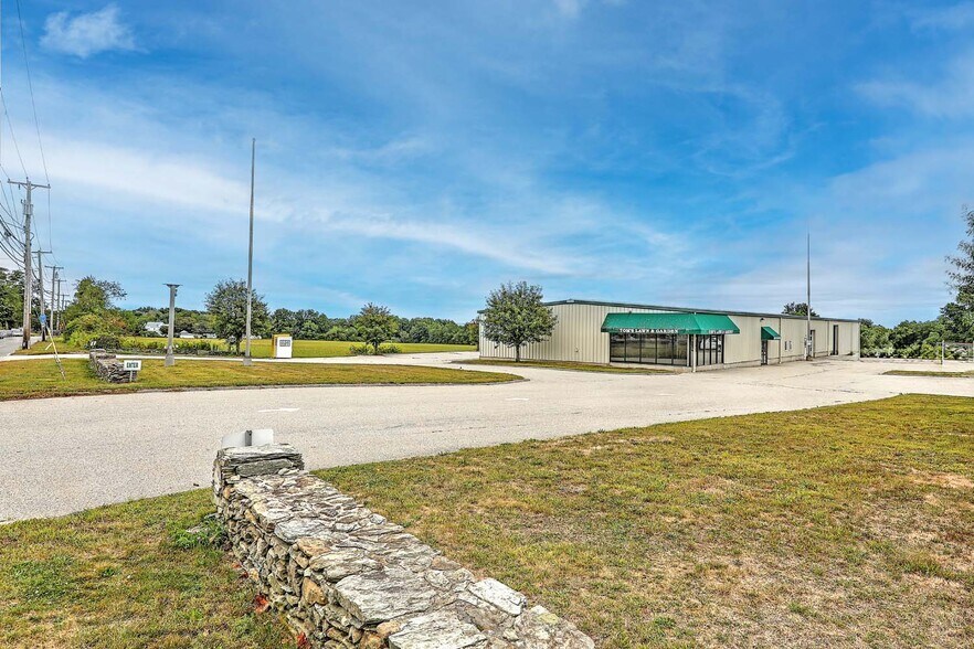 1055 E Main Rd, Portsmouth, RI à louer - Photo du bâtiment - Image 2 de 20
