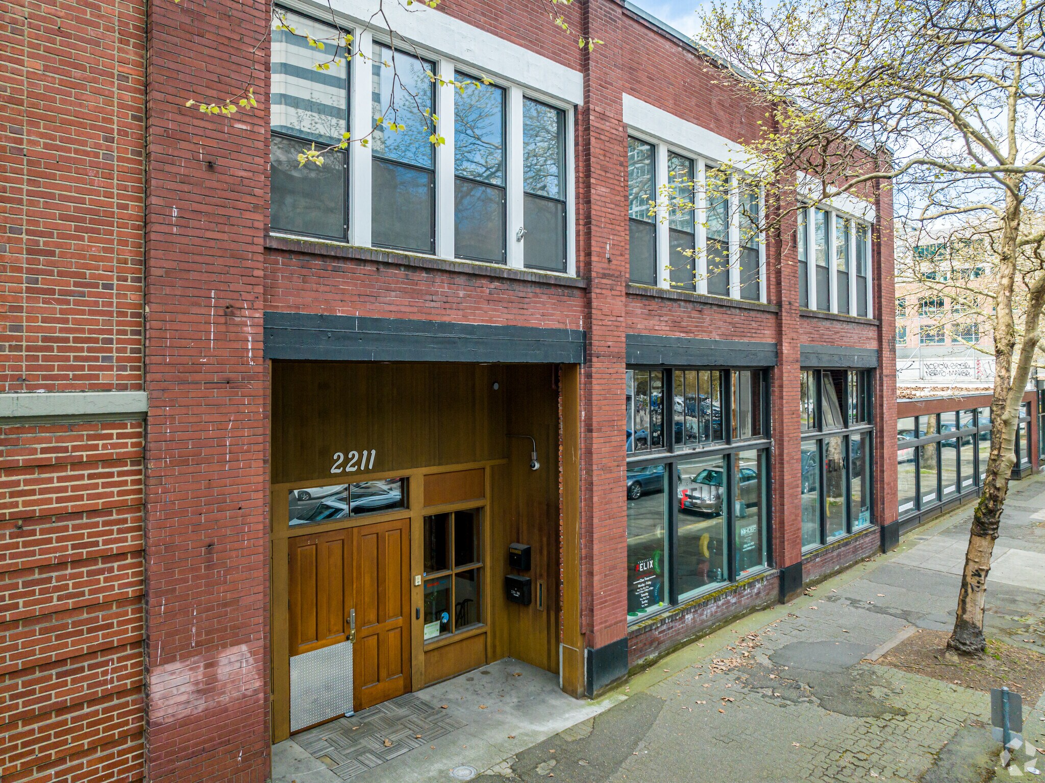 2211 5th Ave, Seattle, WA à louer Photo du bâtiment- Image 1 de 7
