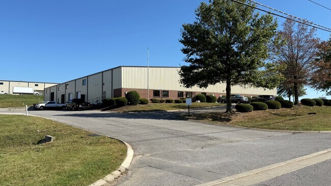 Plus de détails pour 1365 Gateway Dr, Gallatin, TN - Industriel à louer