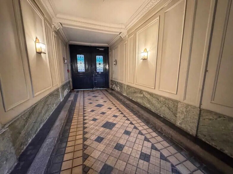 Bureau dans Paris à vendre - Hall d’entrée - Image 2 de 4