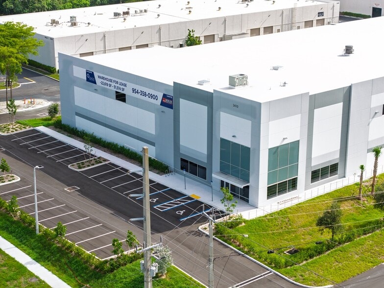 3410 SW 26th Ter, Fort Lauderdale, FL for lease - Building Photo - Image 2 of 20