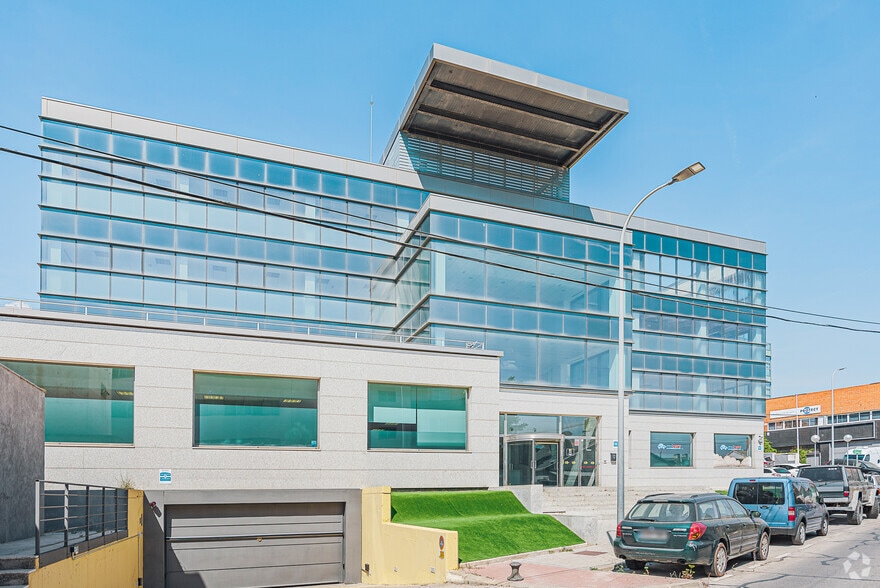 Office in Alcobendas, Madrid for sale - Primary Photo - Image 1 of 3