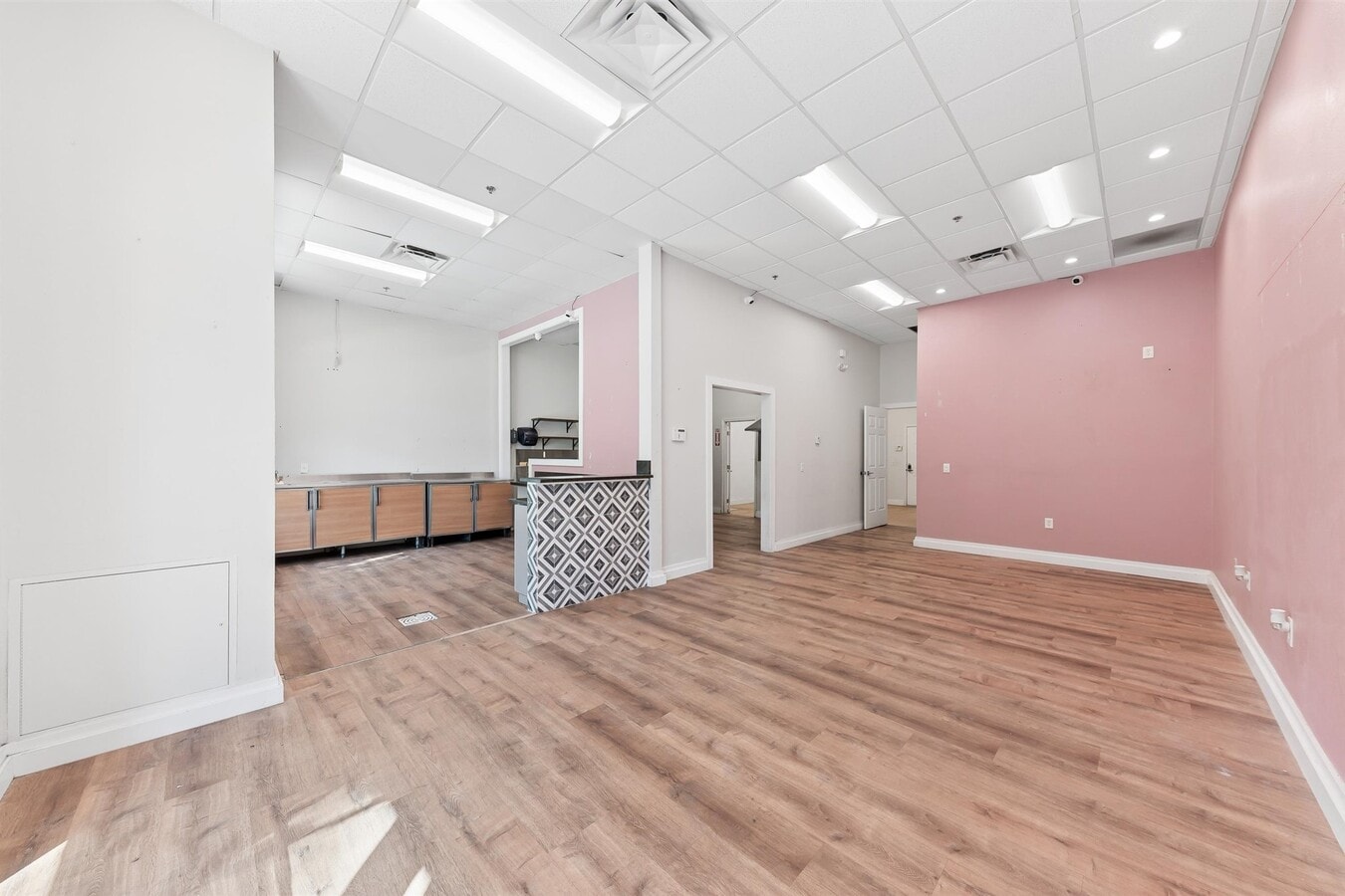 826 N Dixie Hwy, Lantana, FL 33462 - Unité 38 & 39 - - Photo intérieure - Image 2 of 9