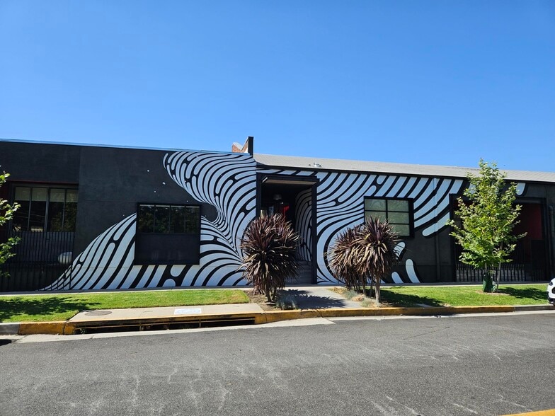 1651 S Central Ave, Glendale, CA for lease - Building Photo - Image 3 of 9